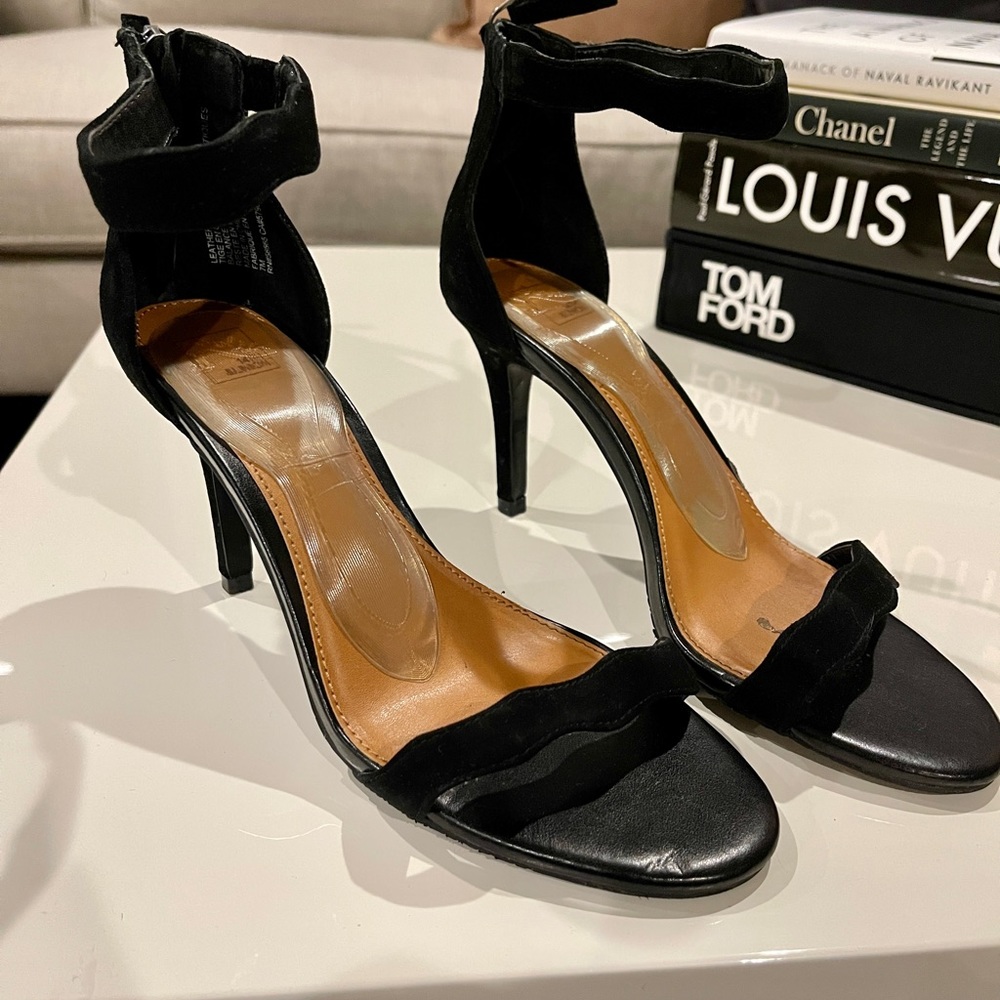 14th & Union Black Heels